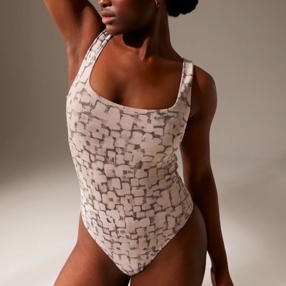 NWT Babaton Contour Bodysuit